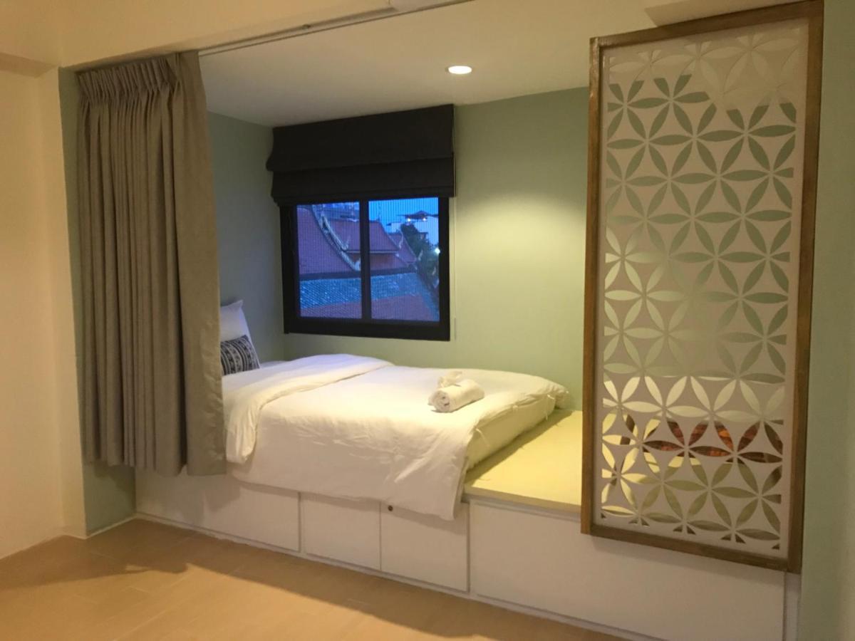 Baan Ploy In (Adults Only) Vandrarhem Chiang Mai Exteriör bild